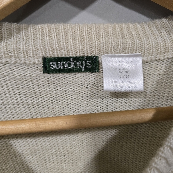 Men's Beige Sweater with Hockey Bear Design Size Large - Picture 4 of 4